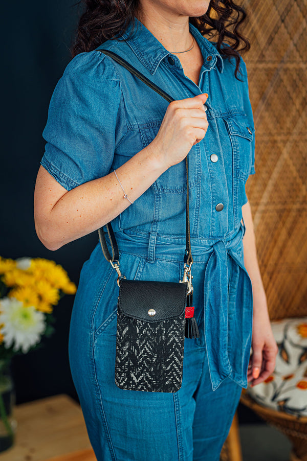 Mini sac à l'épaule en cuir noir. Micro sac à cellulaire. sac de taille. Fait à montréal