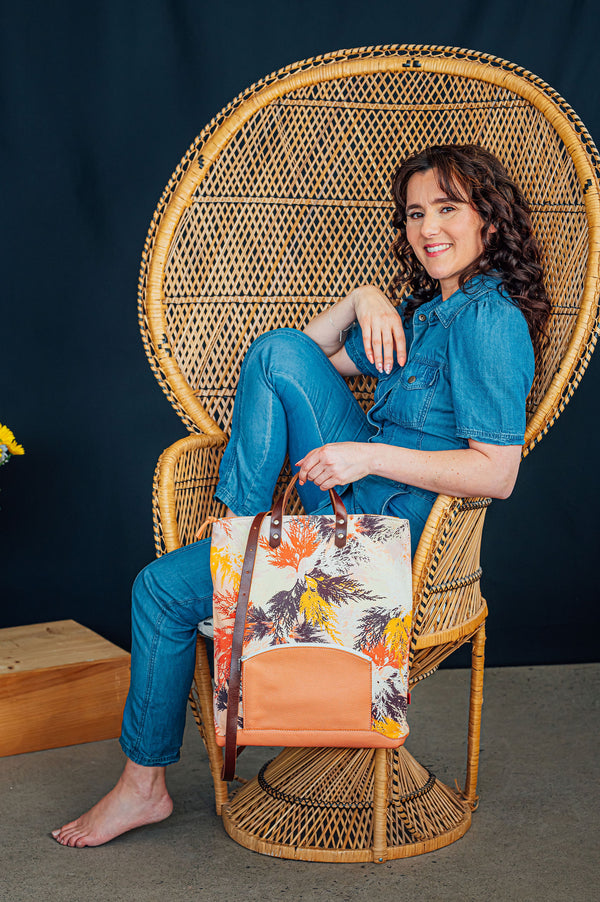 Sac classique à laptop en cuir et tissu avec poche avant. sac avec zip sac à dos.