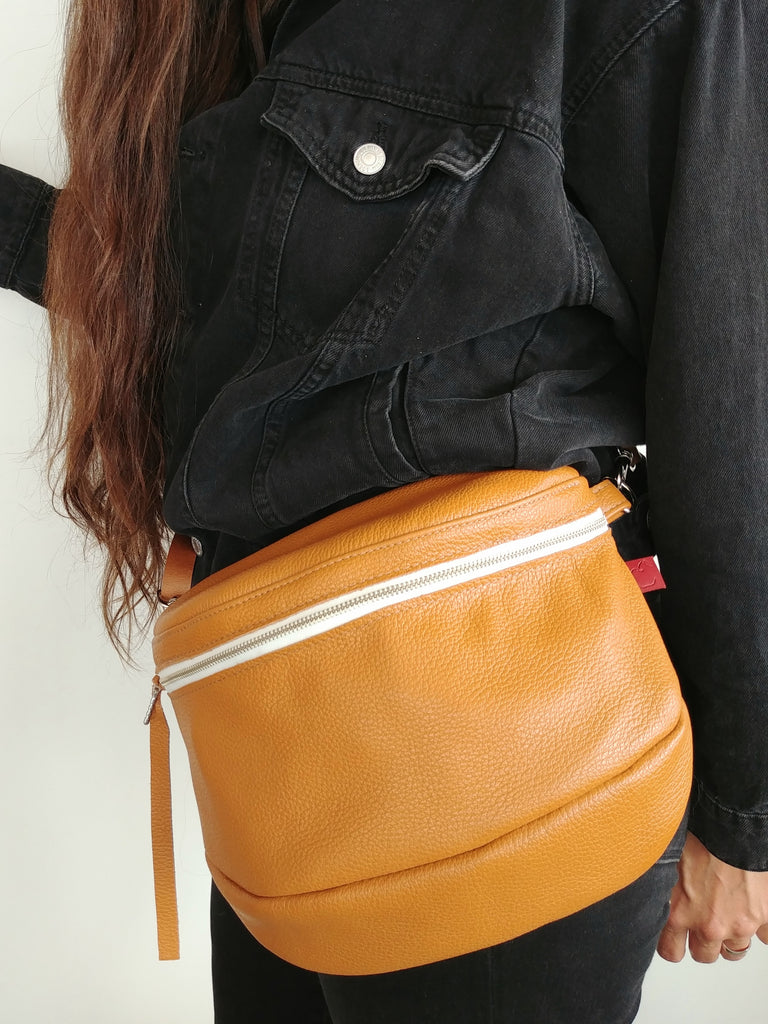 pochette de taille en cuir brun tan