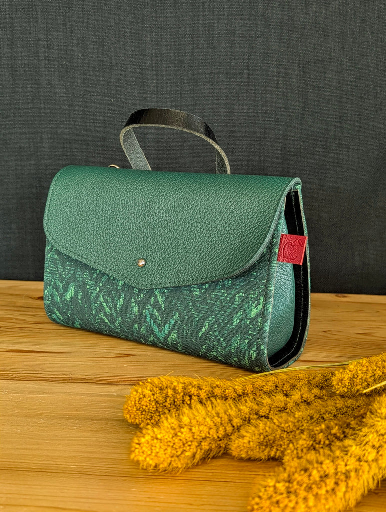 petit sac à main vert en cuir fait au Canada