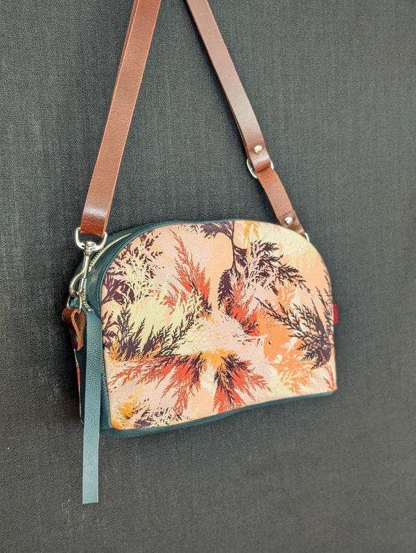 sac à bandoulière pochette en cuir et imprimé fabriqué au Canada